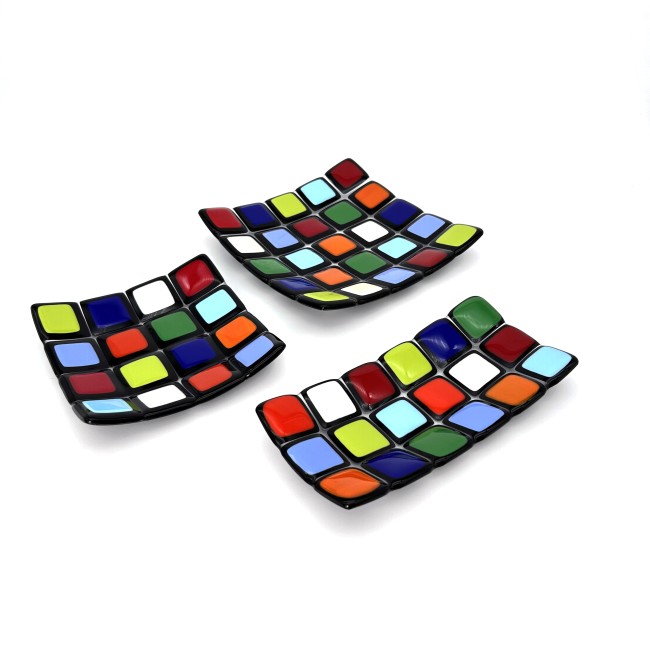 RUBIK - Decorative plates in multicolored glass