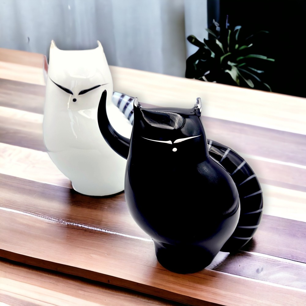 DAIKI - Pair of stylized BLACK and WHITE cats in Murano glass
